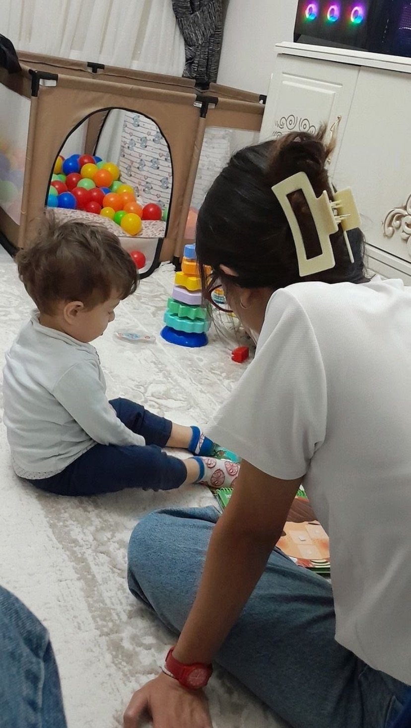 Nounou LittleStars avec un enfant à Marrakech